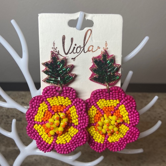 Jewelry - Pink flower seed bead earrings